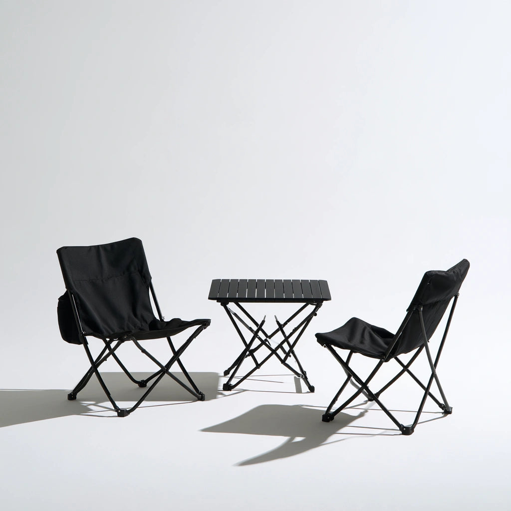 Set mobili da campeggio dalle linee essenziali, colore grigio